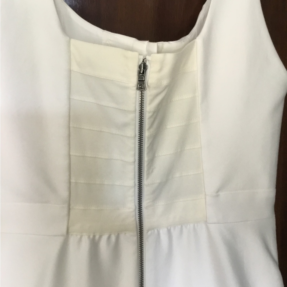 Alice and Olivia Diana sleeveless structured midi dress - Picture 4 of 10